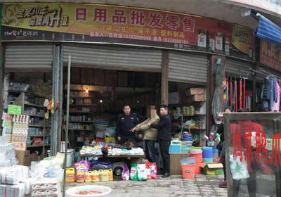 瀘州男子順手牽羊盜七千，錢包隨放陋習(xí)敲警鐘